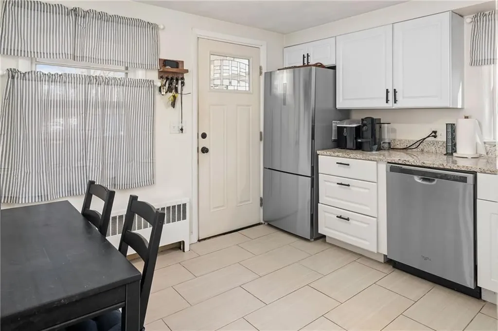 22 Helen Avenue Warwick RI 02886
