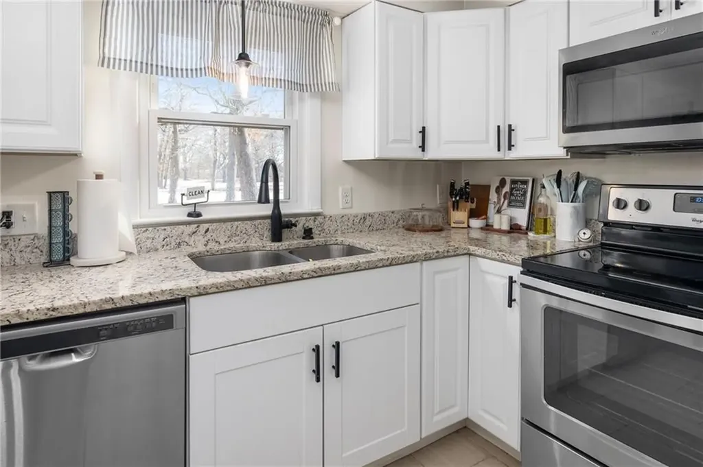 22 Helen Avenue Warwick RI 02886