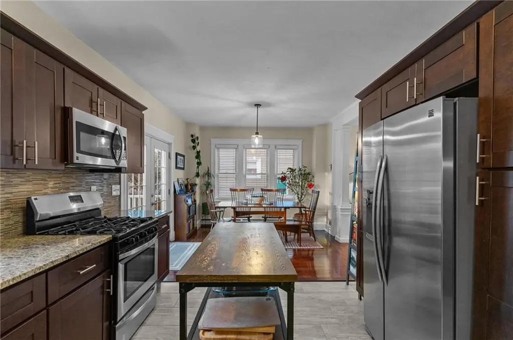 19 Bow Street Cranston RI 02905