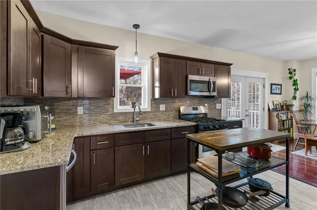 19 Bow Street Cranston RI 02905