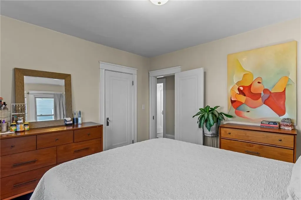 19 Bow Street Cranston RI 02905