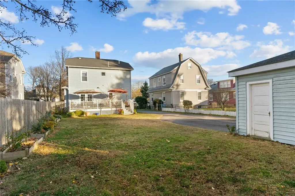 19 Bow Street Cranston RI 02905