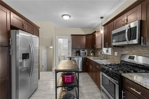 19 Bow Street Cranston RI 02905