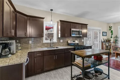 19 Bow Street Cranston RI 02905