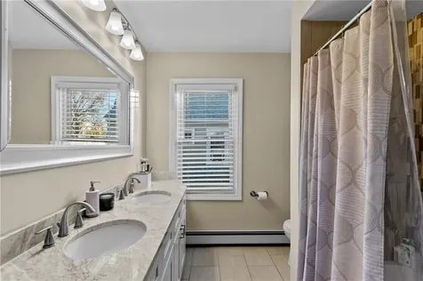 19 Bow Street Cranston RI 02905