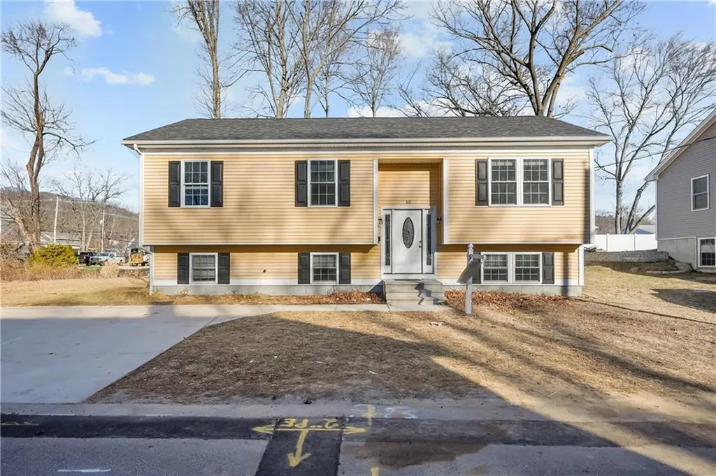 10 Chestnut Avenue Lincoln RI 02865