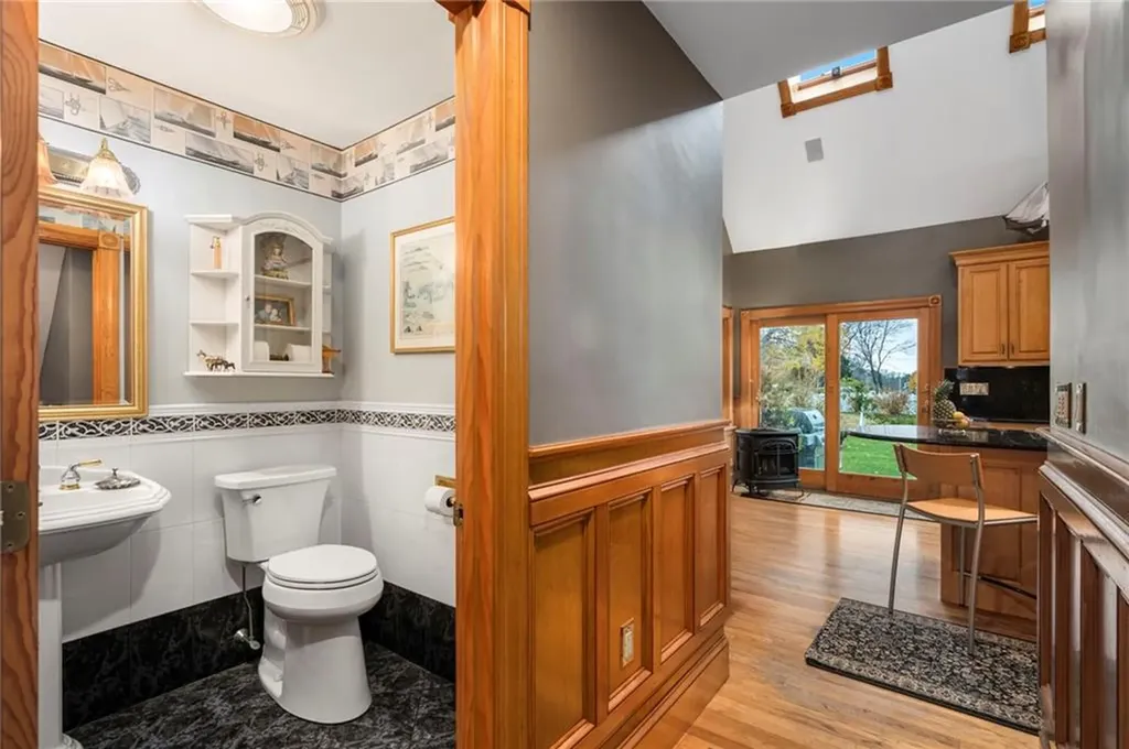 4 Pokanoket Trail Warren RI 02885