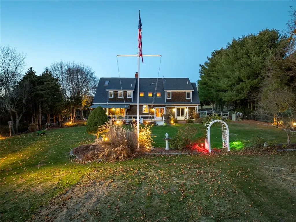 4 Pokanoket Trail Warren RI 02885