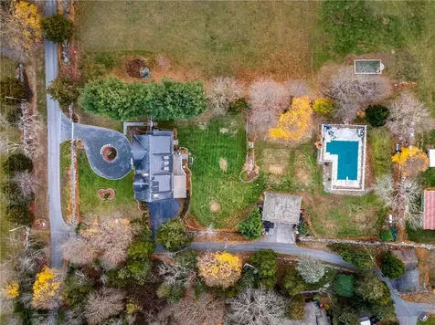 4 Pokanoket Trail Warren RI 02885