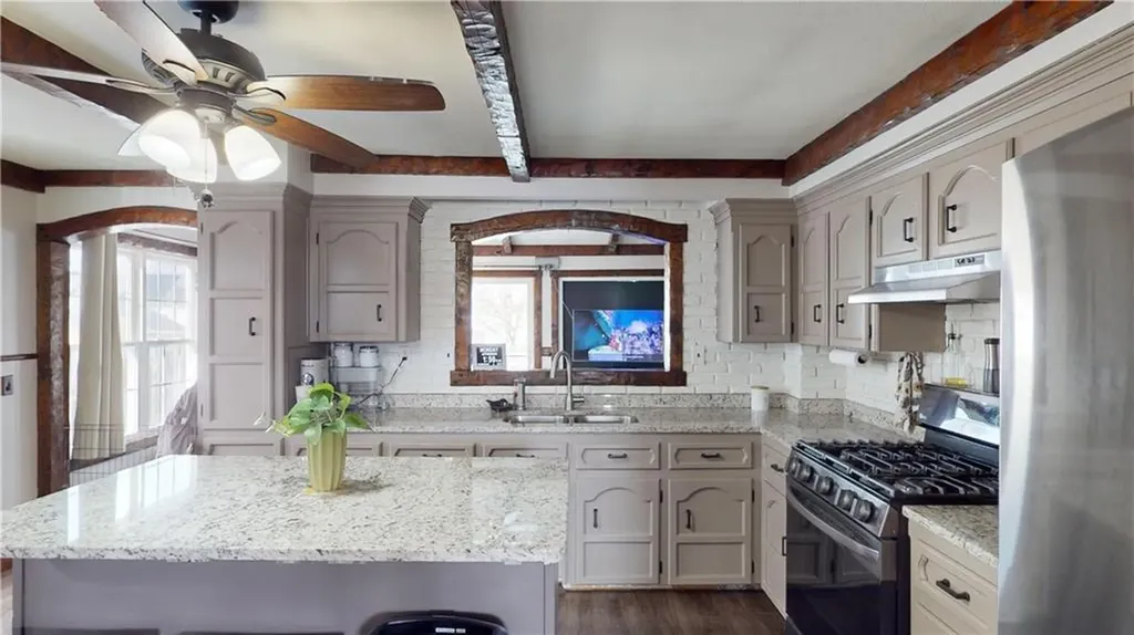 22 Lindesta Road Pawtucket RI 02861