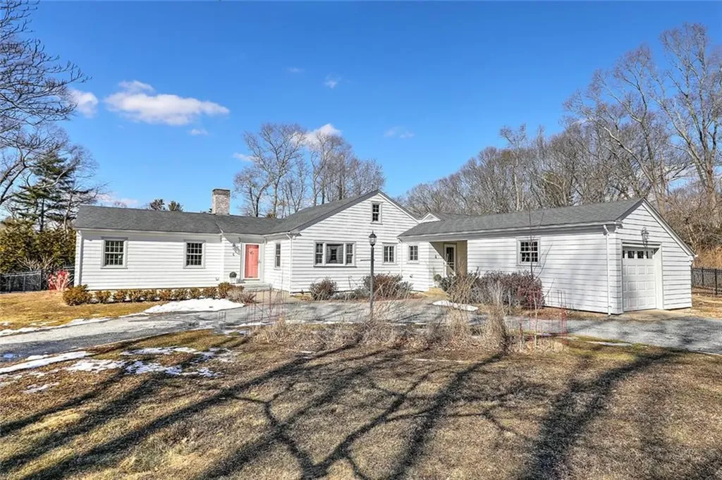 4 Echo Drive Barrington RI 02806