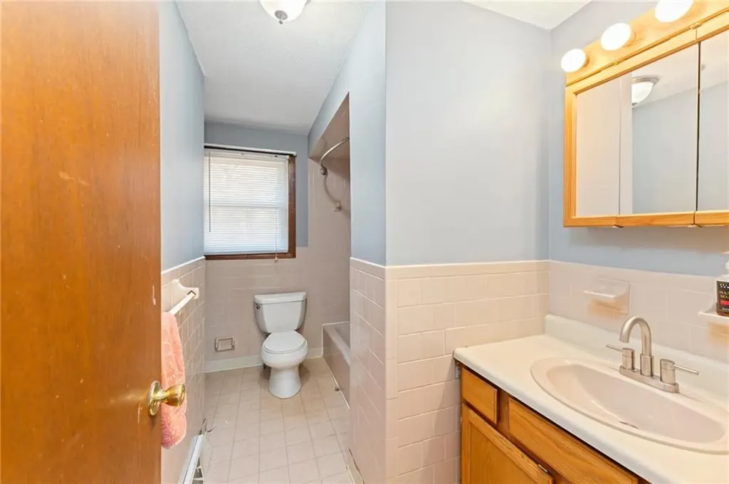110 Oak Tree Avenue Warwick RI 02886