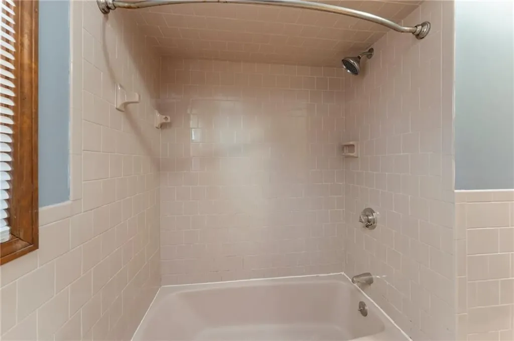 110 Oak Tree Avenue Warwick RI 02886