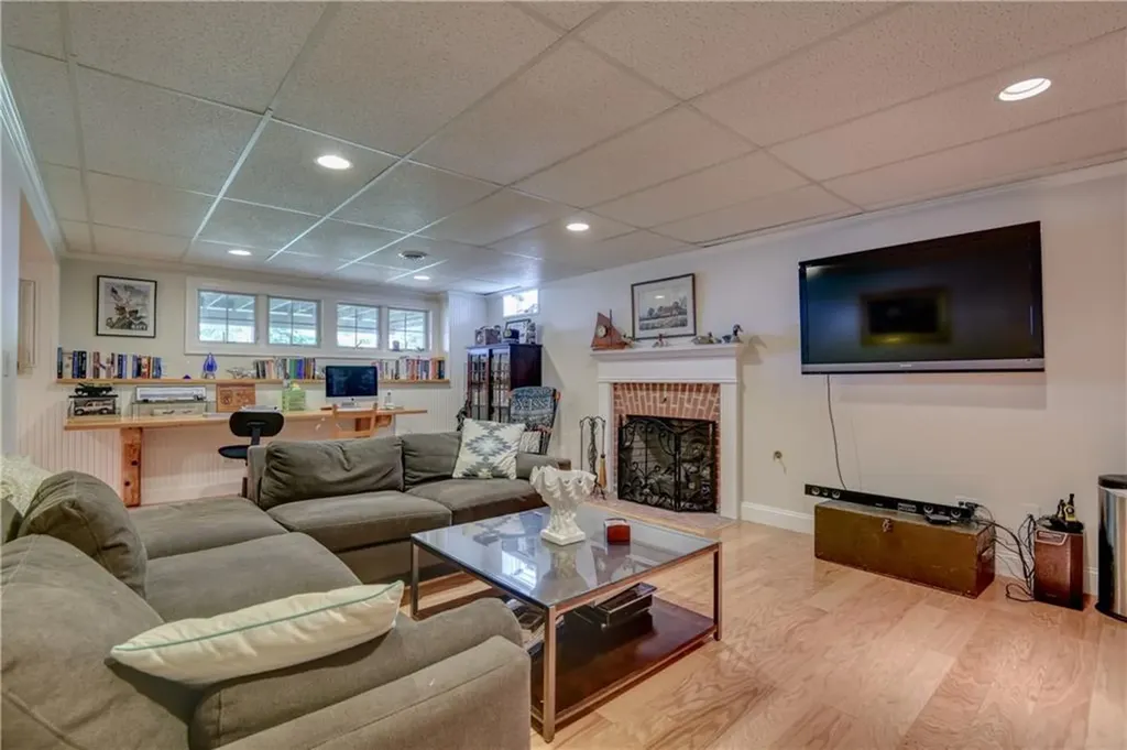 55 Hamilton Drive Portsmouth RI 02871