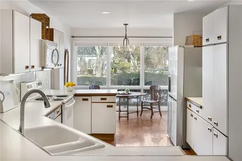 20 Bagy Wrinkle Cove Warren RI 02885