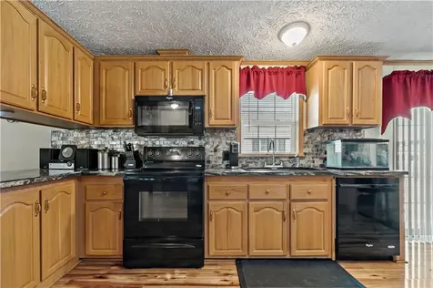 47 Red Tail Trail Tiverton RI 02878