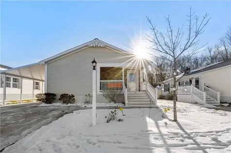 47 Red Tail Trail Tiverton RI 02878