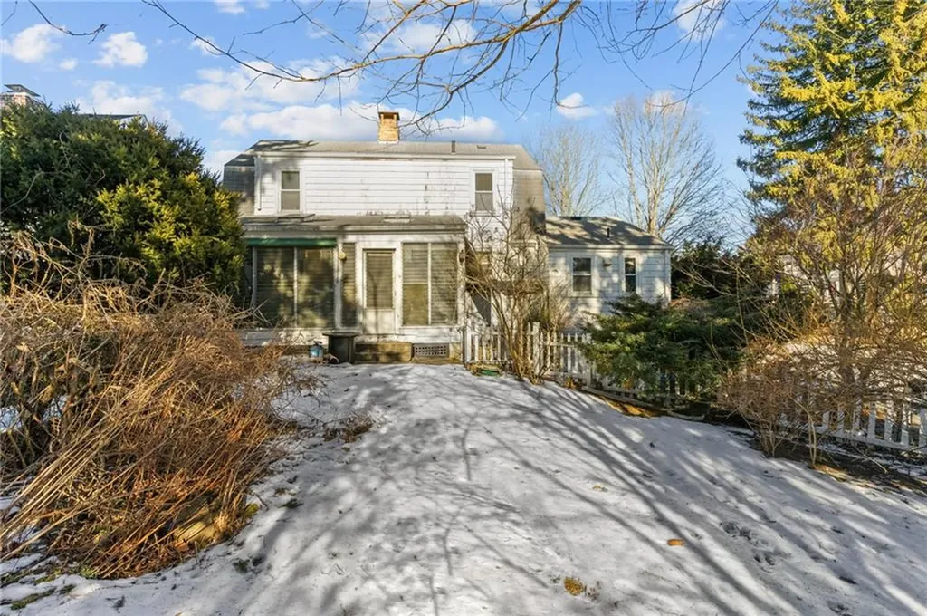 43 Rockland Avenue Cranston RI 02910