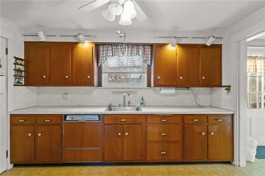 43 Rockland Avenue Cranston RI 02910