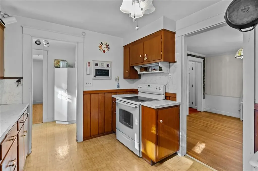 43 Rockland Avenue Cranston RI 02910
