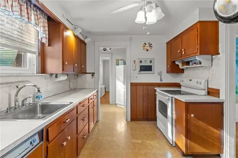 43 Rockland Avenue Cranston RI 02910