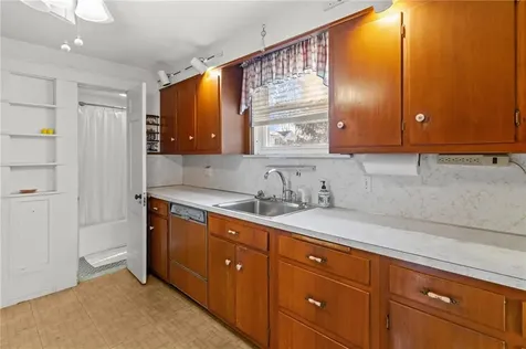 43 Rockland Avenue Cranston RI 02910