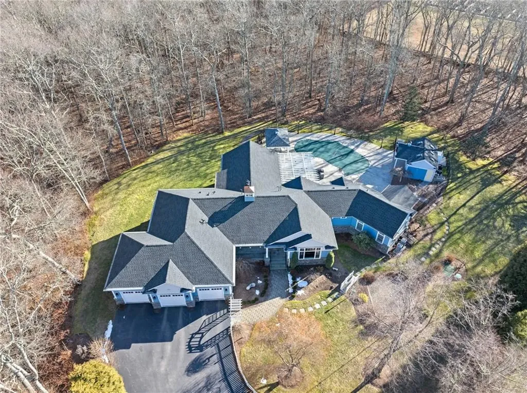 36 Thayer Avenue Narragansett RI 02882