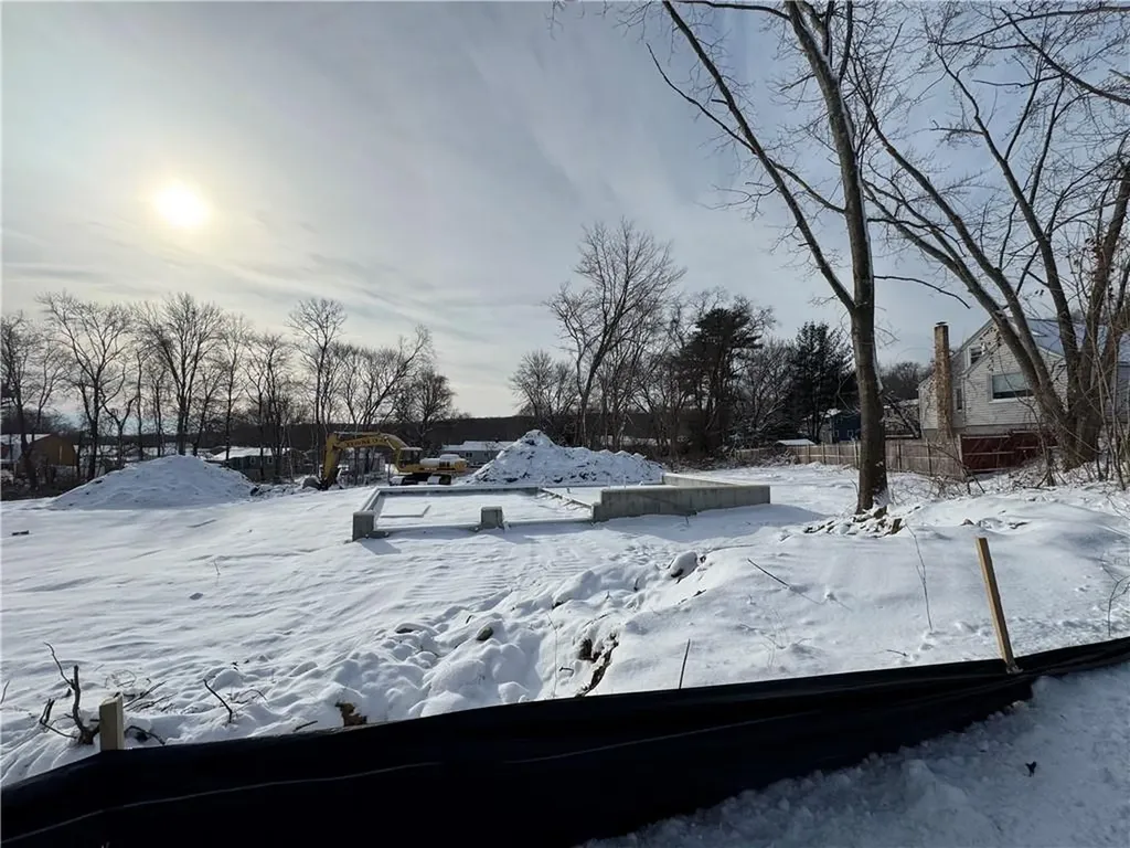 180 Bertenshaw Road Woonsocket RI 02895