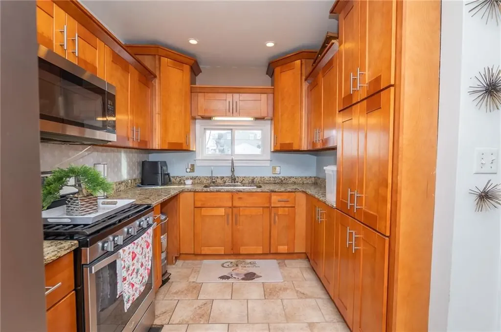 49 Leah Street Providence RI 02908