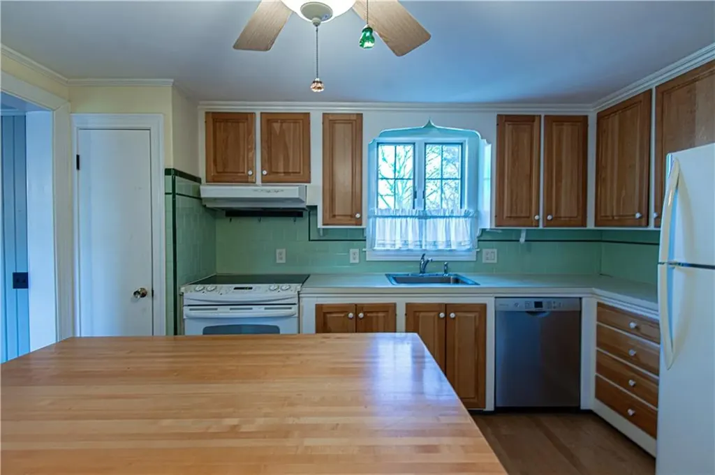 160 Hadde Avenue Cumberland RI 02864