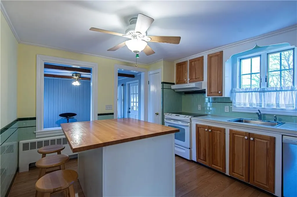 160 Hadde Avenue Cumberland RI 02864