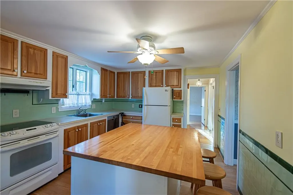 160 Hadde Avenue Cumberland RI 02864