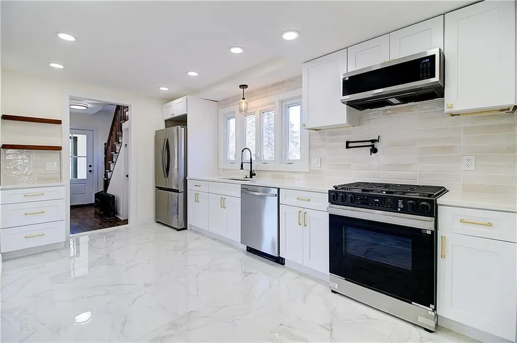 236 Pequot Avenue Warwick RI 02889