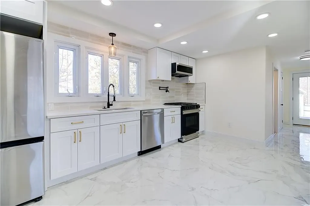 236 Pequot Avenue Warwick RI 02889