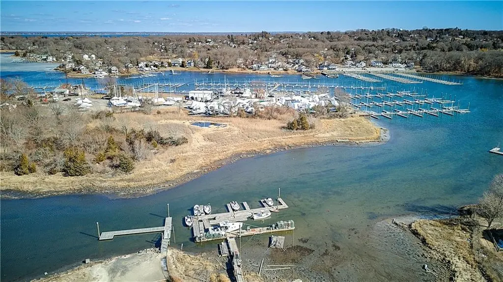 236 Pequot Avenue Warwick RI 02889