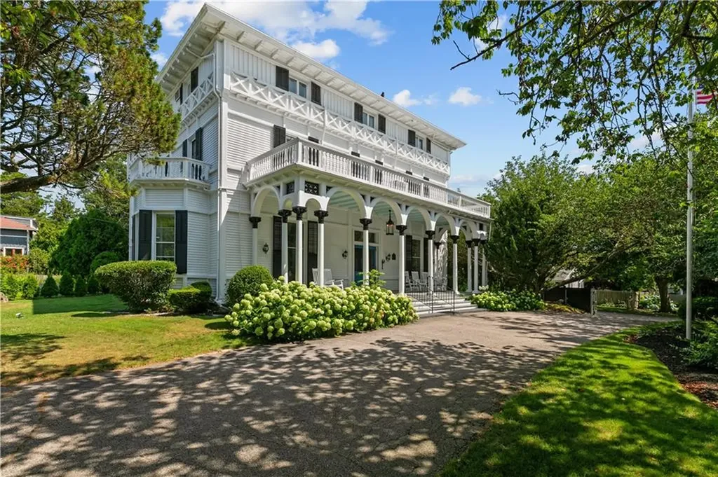 120 Miantonomi Avenue Middletown RI 02842