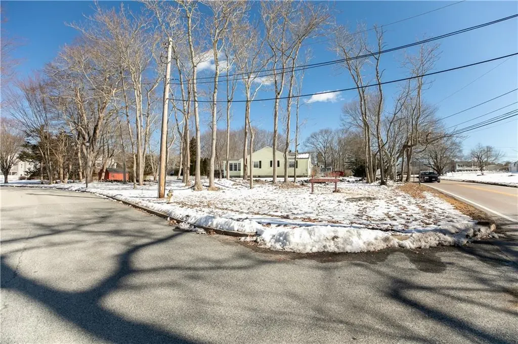 192 Schoolhouse Road Warren RI 02885