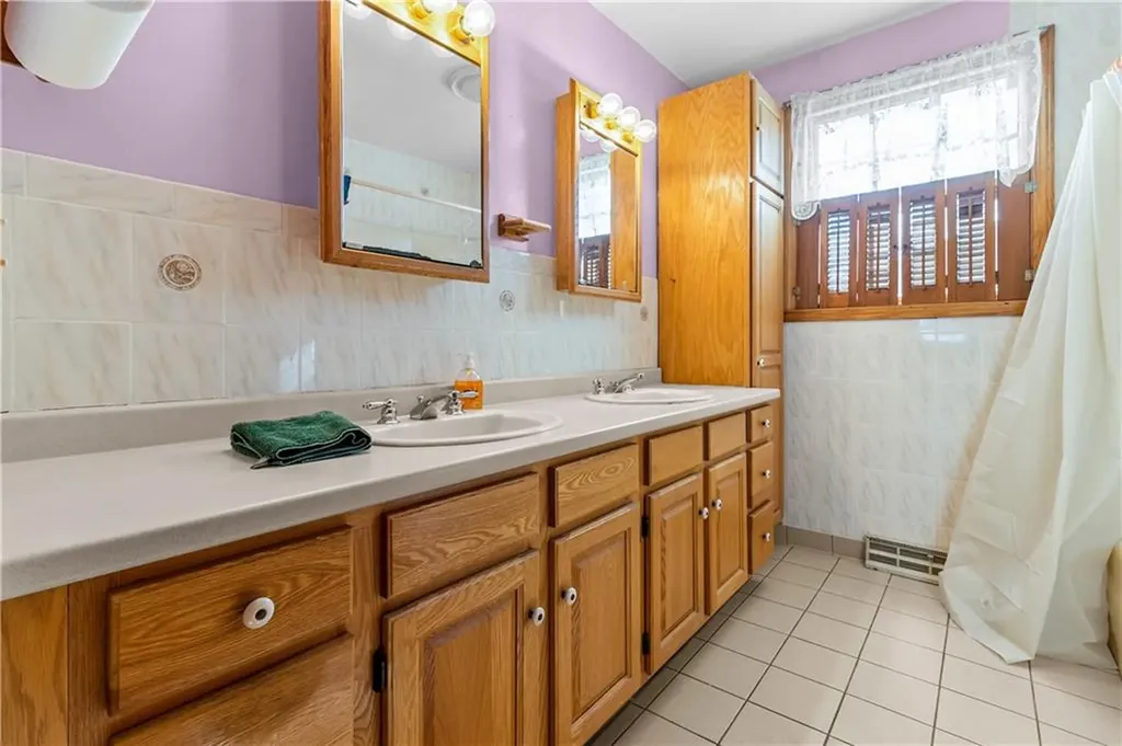 43 Watuppa Avenue Tiverton RI 02878