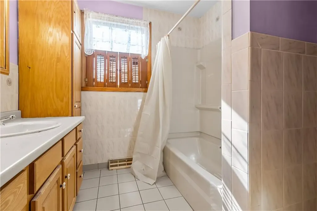 43 Watuppa Avenue Tiverton RI 02878