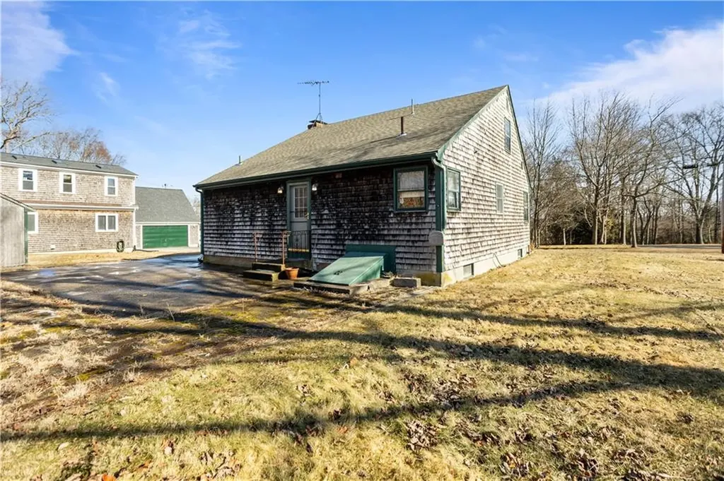 43 Watuppa Avenue Tiverton RI 02878