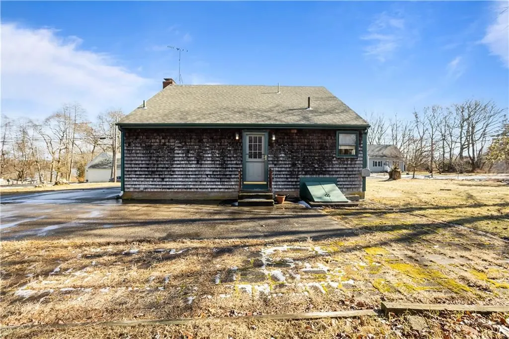 43 Watuppa Avenue Tiverton RI 02878