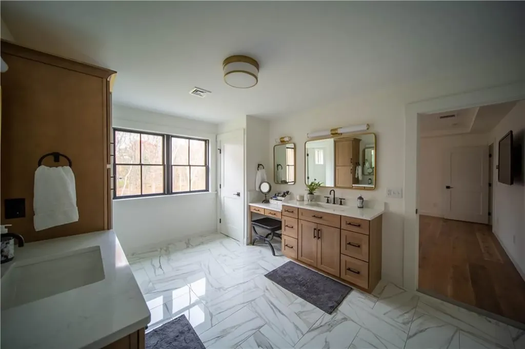 4 Amore Lane East Greenwich RI 02818