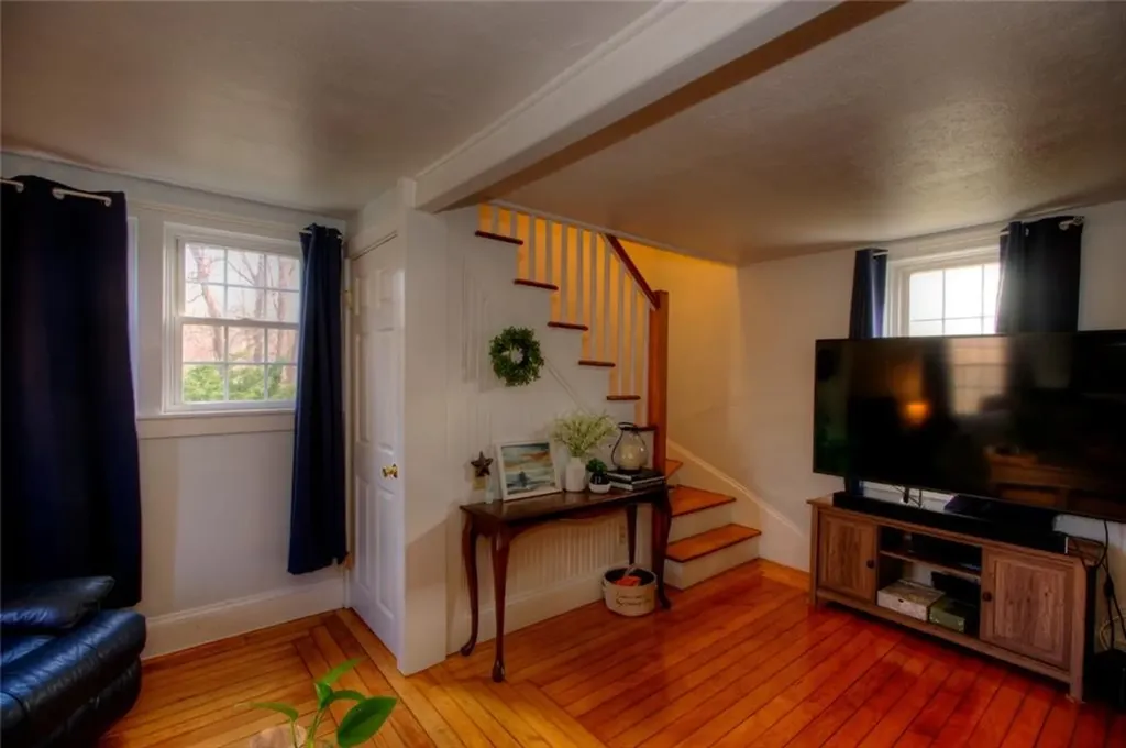 389 Palmer Avenue Warwick RI 02889