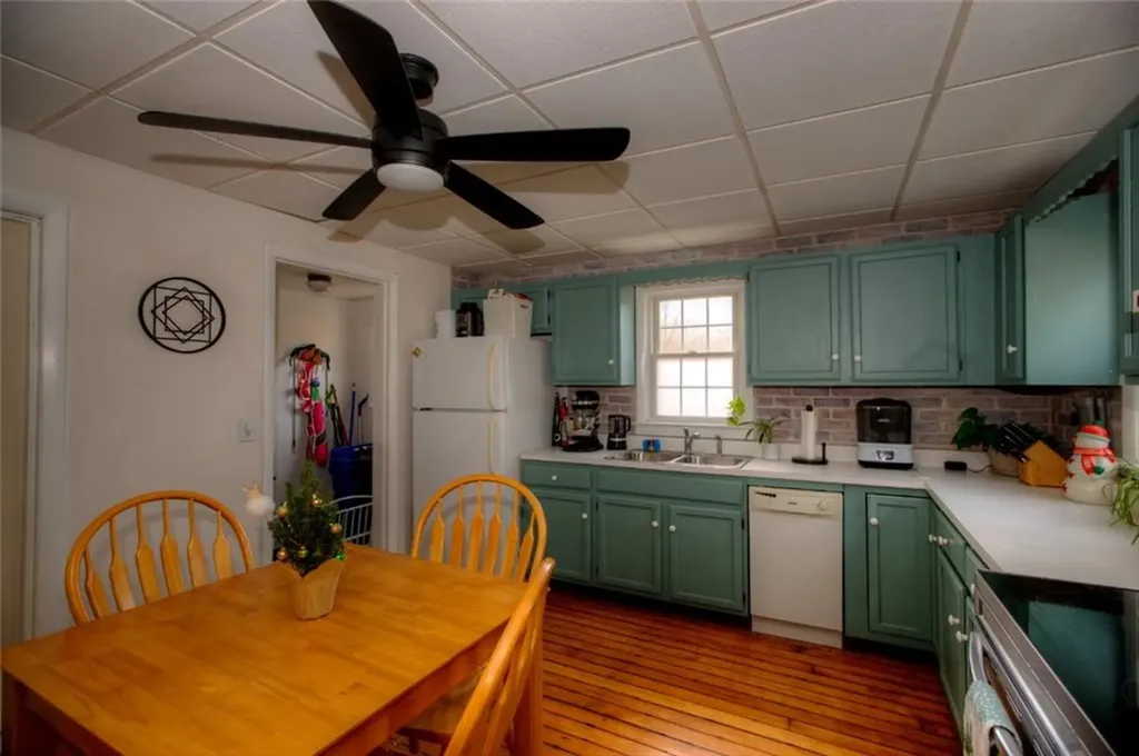 389 Palmer Avenue Warwick RI 02889