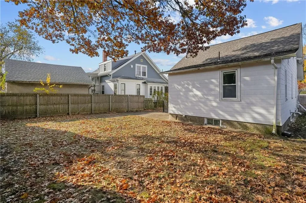 493 Grand Avenue Pawtucket RI 02861