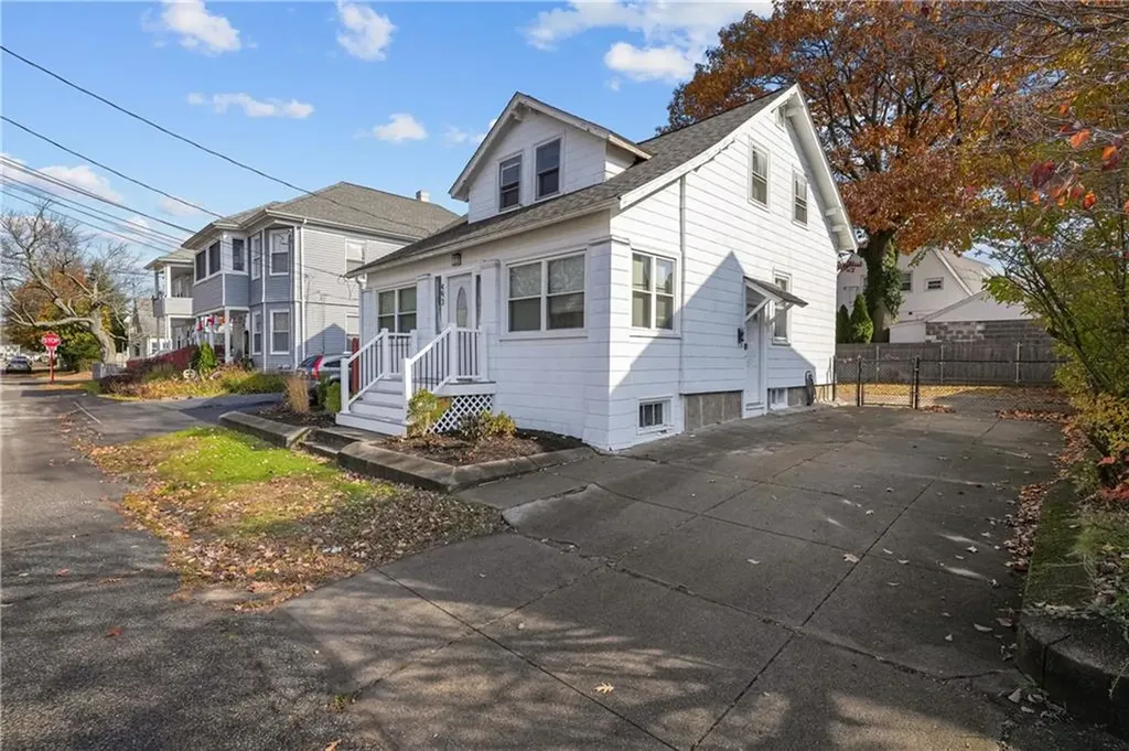 493 Grand Avenue Pawtucket RI 02861