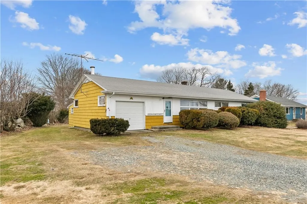 218 Bristol Ferry Road Portsmouth RI 02871