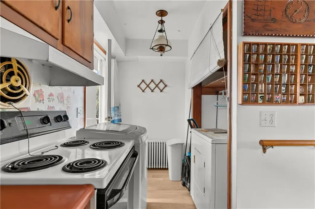 218 Bristol Ferry Road Portsmouth RI 02871