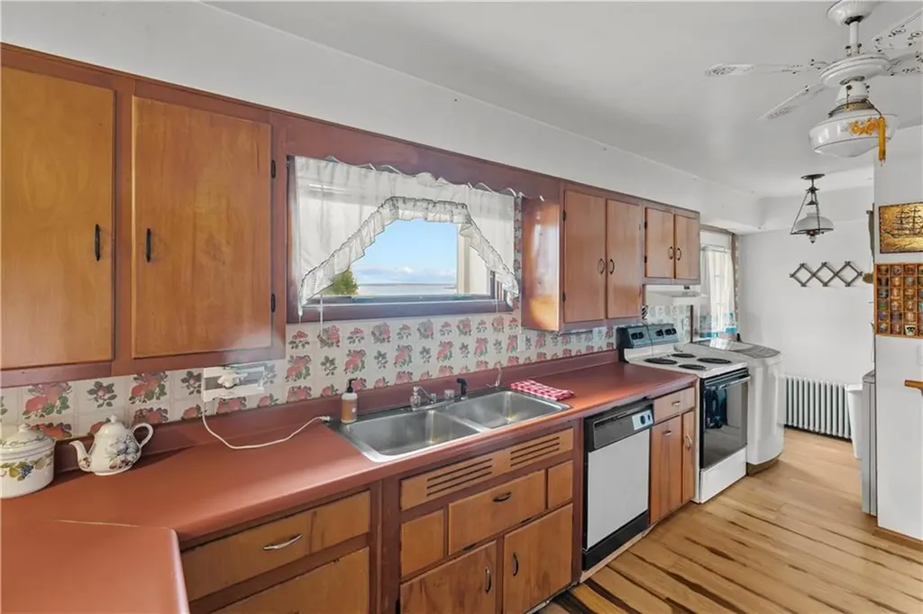 218 Bristol Ferry Road Portsmouth RI 02871