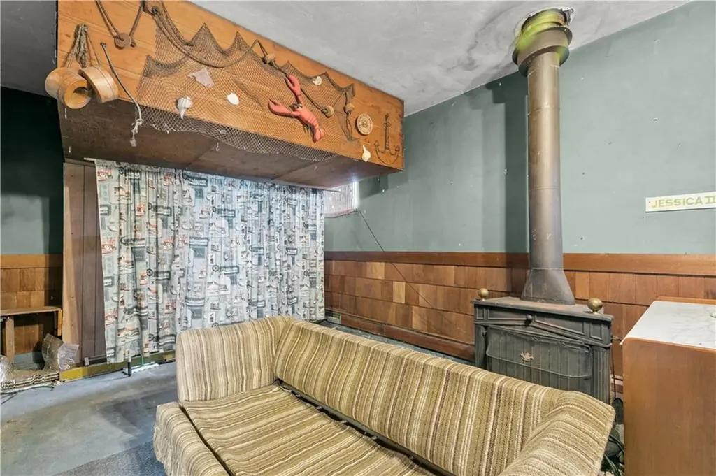 218 Bristol Ferry Road Portsmouth RI 02871